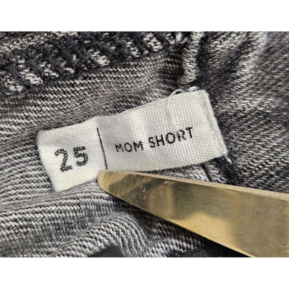 PACSUN Women's Light Black/Dark Gray Denim Mom Shorts Size 25‎ Inseam 2 Inches - Picture 5 of 7